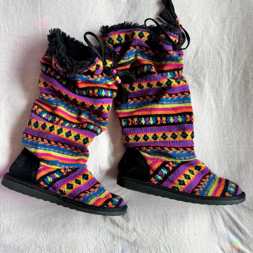 Vintage Y2K Trendy 2010’s MukLuk Knit Slippers
